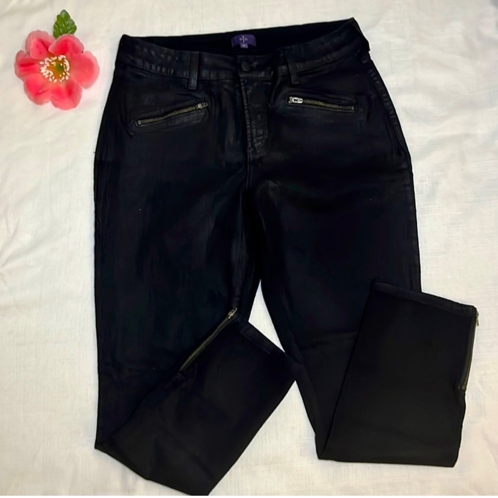 Black jeans/leggings 🌺